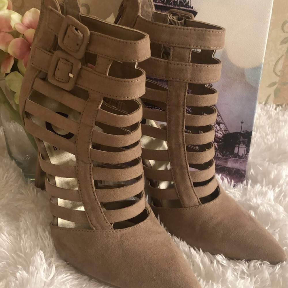 Heels - Picture 7 of 8
